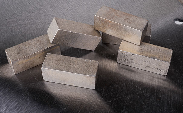 金剛石鋸片刀頭使用中出現(xiàn)的問題及解決方法 金剛石鋸片刀頭使用中出現(xiàn)的問題及解決方法