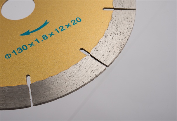 被微晶石鋸片切割后的微晶石還需要進行哪些工序完成鋪貼呢？